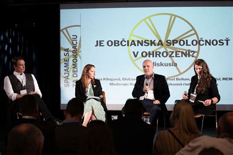 Fotografia z panelovej diskusie