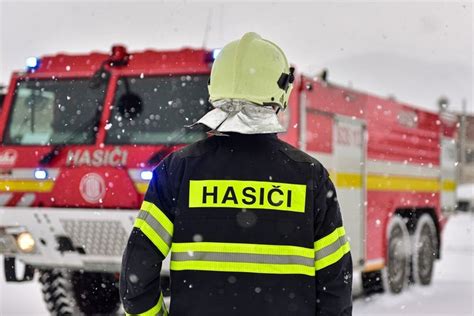 hasič v služobnej uniforme
