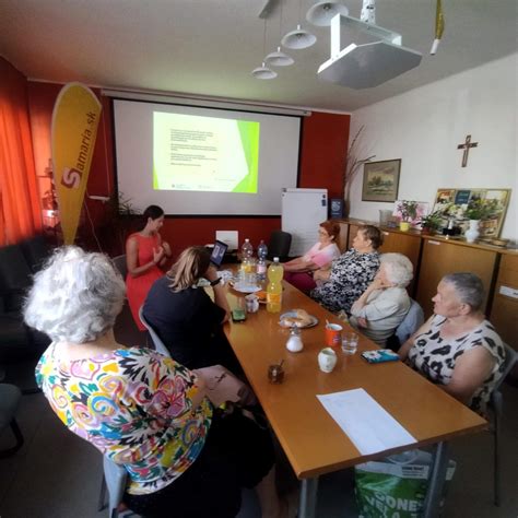stretnutie seniorov v komunitnom centre