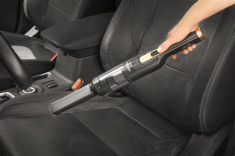 Osoba s ŤZP nastupujúca do osobného automobilu