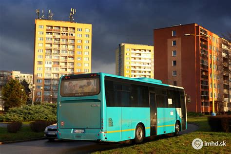 Autobus smerujúci k moru s nápisom 