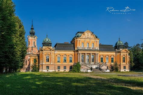 Fotografia starostu Vladimíra Ledeckého a ukážka nových domov v Spišskom Hrhove