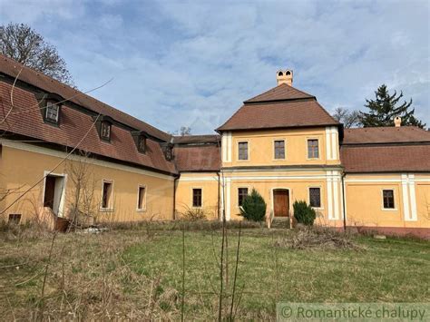 Exteriér zariadenia PARK v Čadci s mestským parkom v pozadí