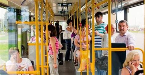 senior cestujúci v autobuse