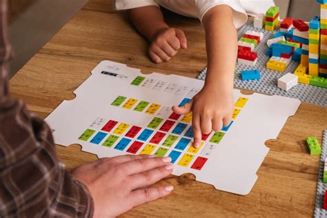 Deti pracujúce s Braillovým písmom