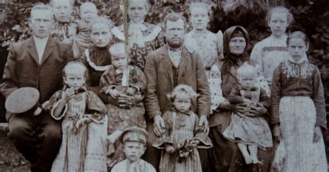 Ilustrácia rodiny v bezpečnom domove