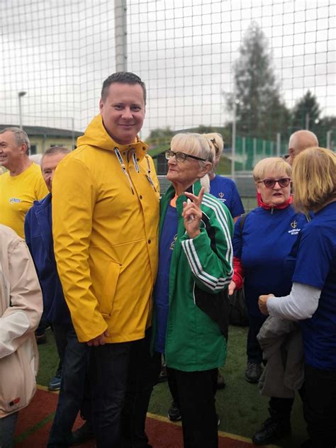 Seniori súťažiaci v rôznych disciplínach