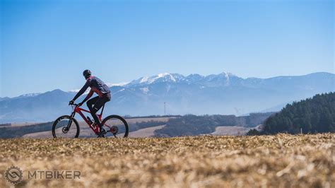 Porovnanie celoodpruženého a hardtail bicykla
