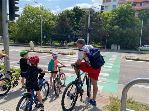 Osoba na upravenom bicykli pre ZŤP