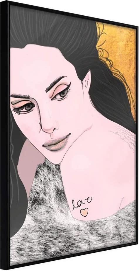 Žena s tetovaním