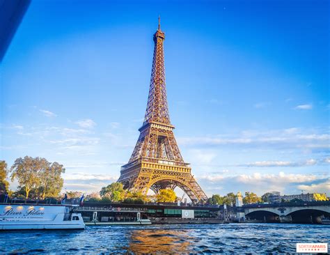 Eiffelova veža s výhľadom na Paríž