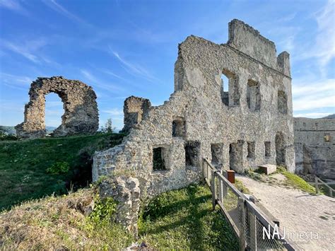 Považský hrad v blízkosti zariadenia pre seniorov