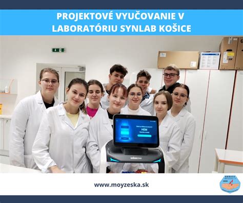 Študenti počas praktických cvičení v simulačnom laboratóriu