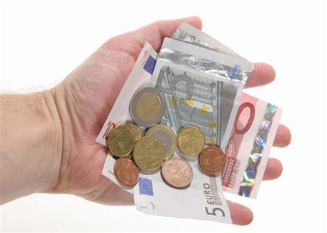Scenára oslobodenia od koncesionárskych poplatkov pre dôchodcov
