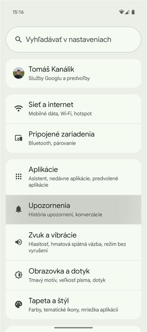 Príklad notifikácie s označením zdrojovej aplikácie