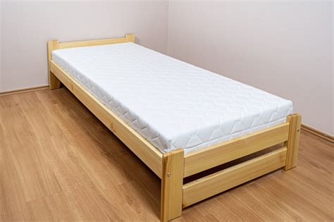 Dva samostatné matrace na manželskej posteli