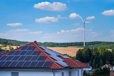 Ilustrácia: Zateplený rodinný dom s obnoviteľnými zdrojmi energie