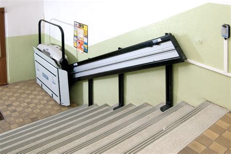 Schodisková plošina pre invalidné vozíky