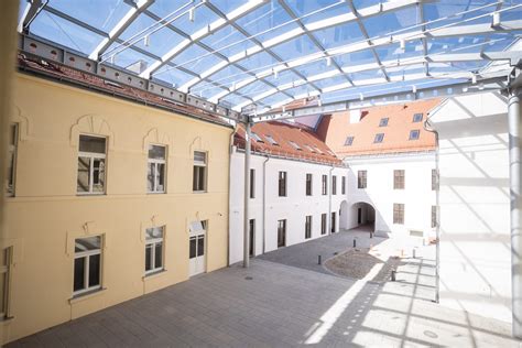Fotografia budovy ÚPSVR Senec