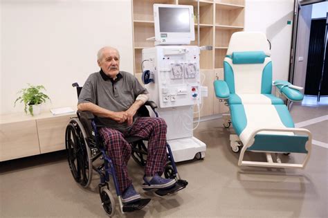 Fotografia spokojných pacientov s personálom Polikliniky