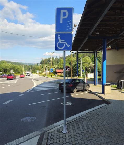 Parkovacie miesta pre invalidov