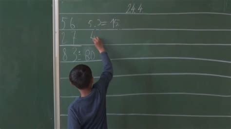 Dieťa pri tabuli, s pocitmi neistoty