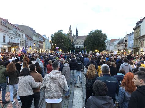 Skupina ľudí na opatrovateľskom kurze v Košiciach