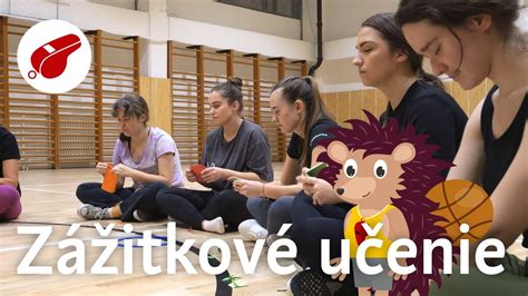 Učiteľ pomáha žiakovi pri pracovnej úlohe