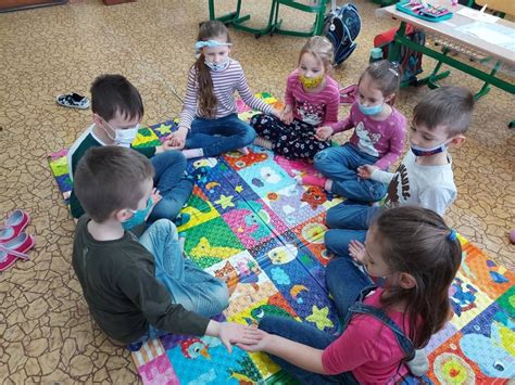 Deti pri rôznych aktivitách v triede