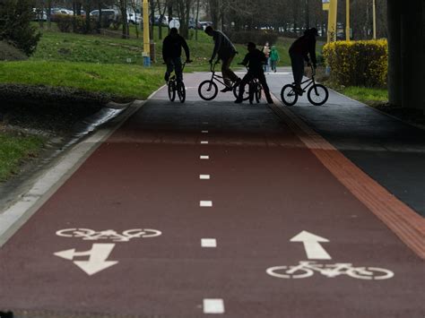 Cyklistický pretek na ceste s pelotónom