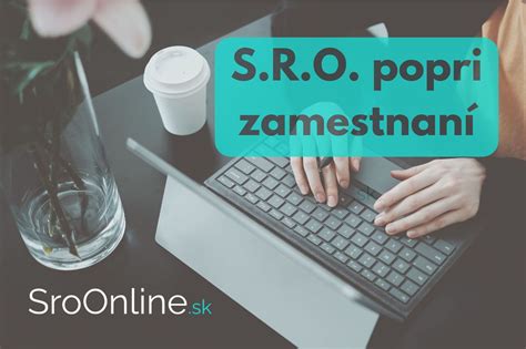 Ilustrácia zamestnanca pracujúceho pri počítači
