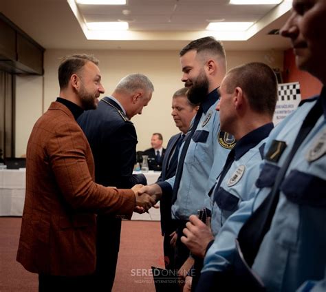 Grafika s informáciami o príspevku pre obecných policajtov