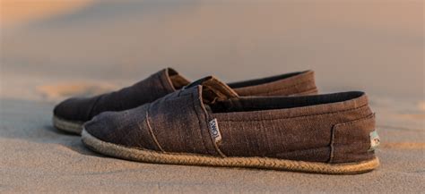 Rôzne typy topánok značky Toms