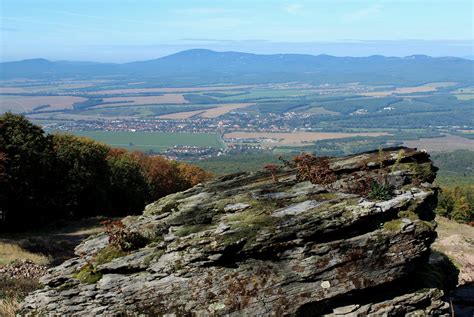 Panoramatický pohľad na pohoria Tríbeč a Pohronský Inovec