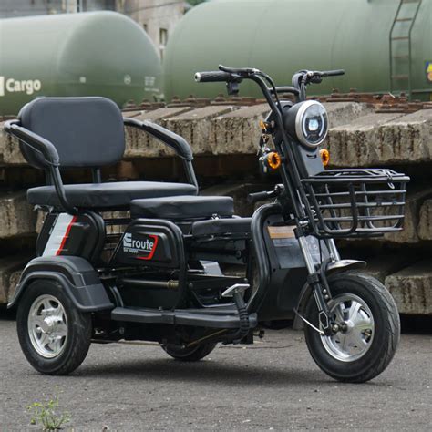 Rôzne typy elektrických skútrov pre seniorov