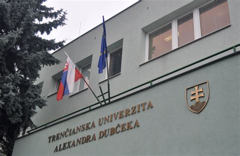 Logotyp Univerzity Alexandra Dubčeka