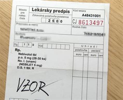 Lekár píše recept
