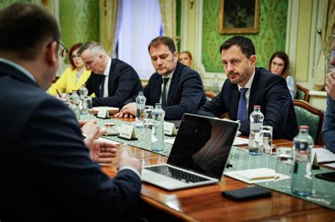 Vyjednávanie vlády a odborov o platoch