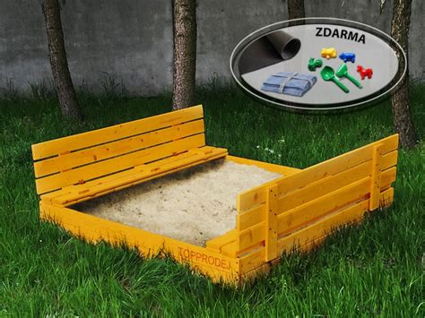 Návrh oddychového parčíka na Školskej ulici s lavičkami a zeleňou