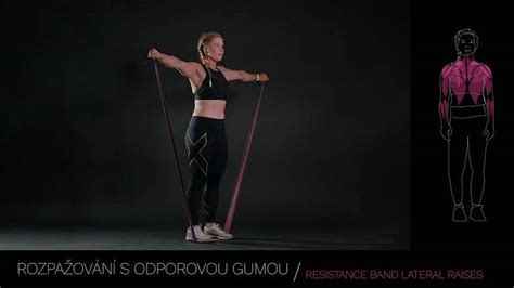 Senior cvičiaci s odporovou gumou