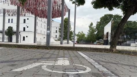 Ilustračná fotografia osoby s preukazom ZŤP.