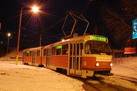 Ilustračná fotografia modernej električky v Bratislave