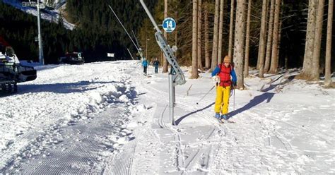 Značky bezpečnosti na lyžiarskej zjazdovke
