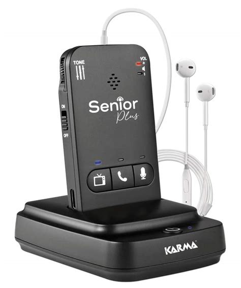 Senior používajúci bezdrôtové slúchadlá pre mobilné telefonovanie