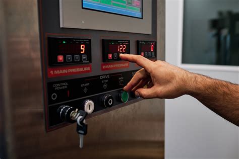 Detail ovládacieho panela moderného elektrického schodolezu
