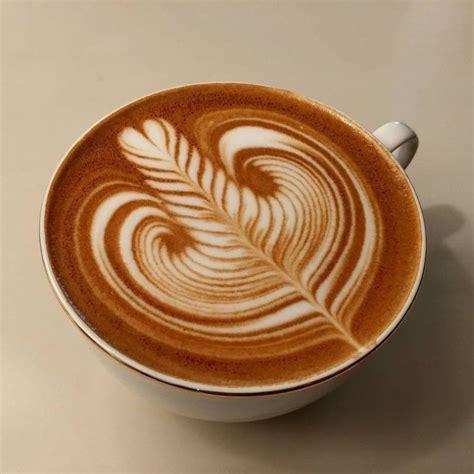 Cappuccino posypané škoricou s latte art