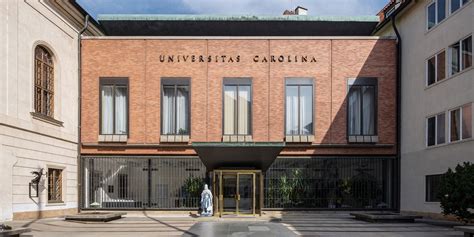 budova univerzity alebo symbolika pomoci ľuďom