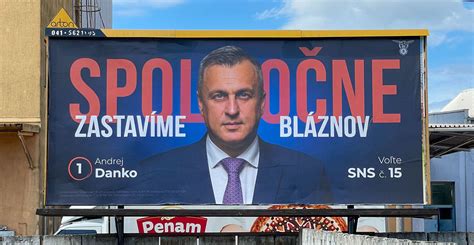 Zelený billboard strany SaS s ekonomickým posolstvom
