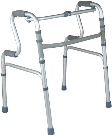 Senior používajúci chodítko