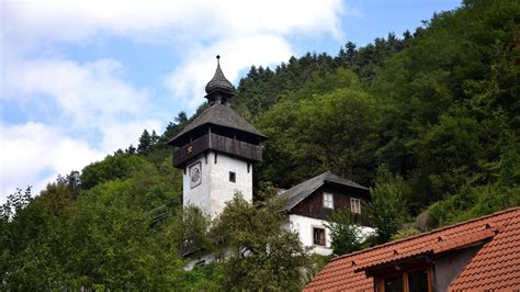 Moderštôlnianska chata Dômky v Štiavnických vrchoch